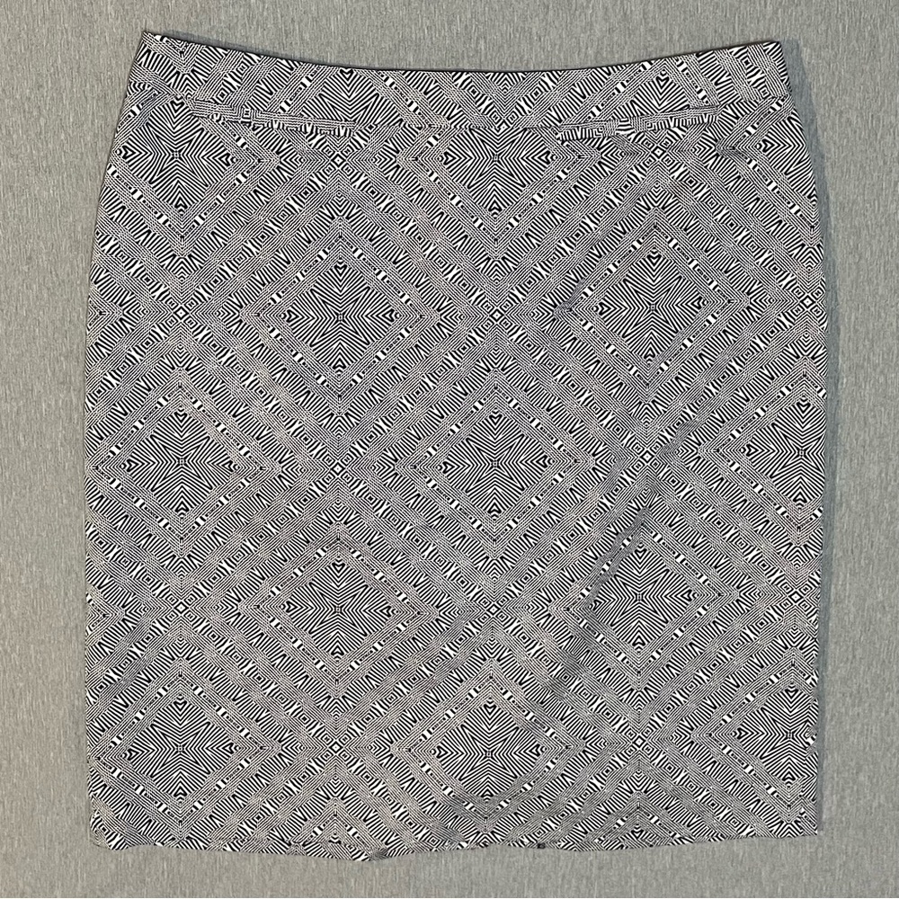 Halogen Blue White Geometric Pencil Skirt Size 10 Career Office Workwear EUC
